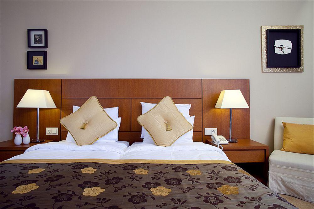 Nepheli Hotel เทสซาโลนิกิ ภายนอก รูปภาพ