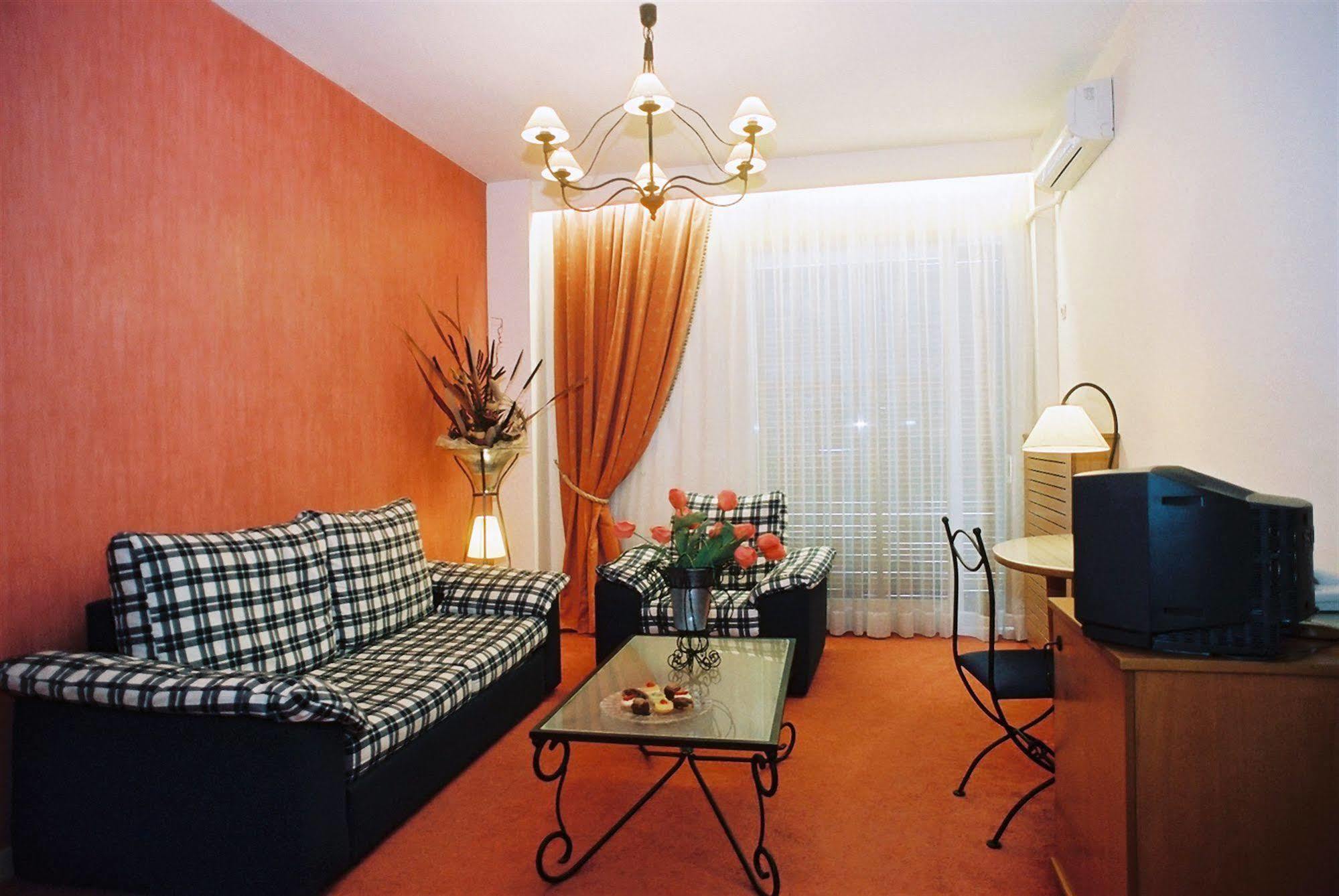 Nepheli Hotel เทสซาโลนิกิ ภายนอก รูปภาพ