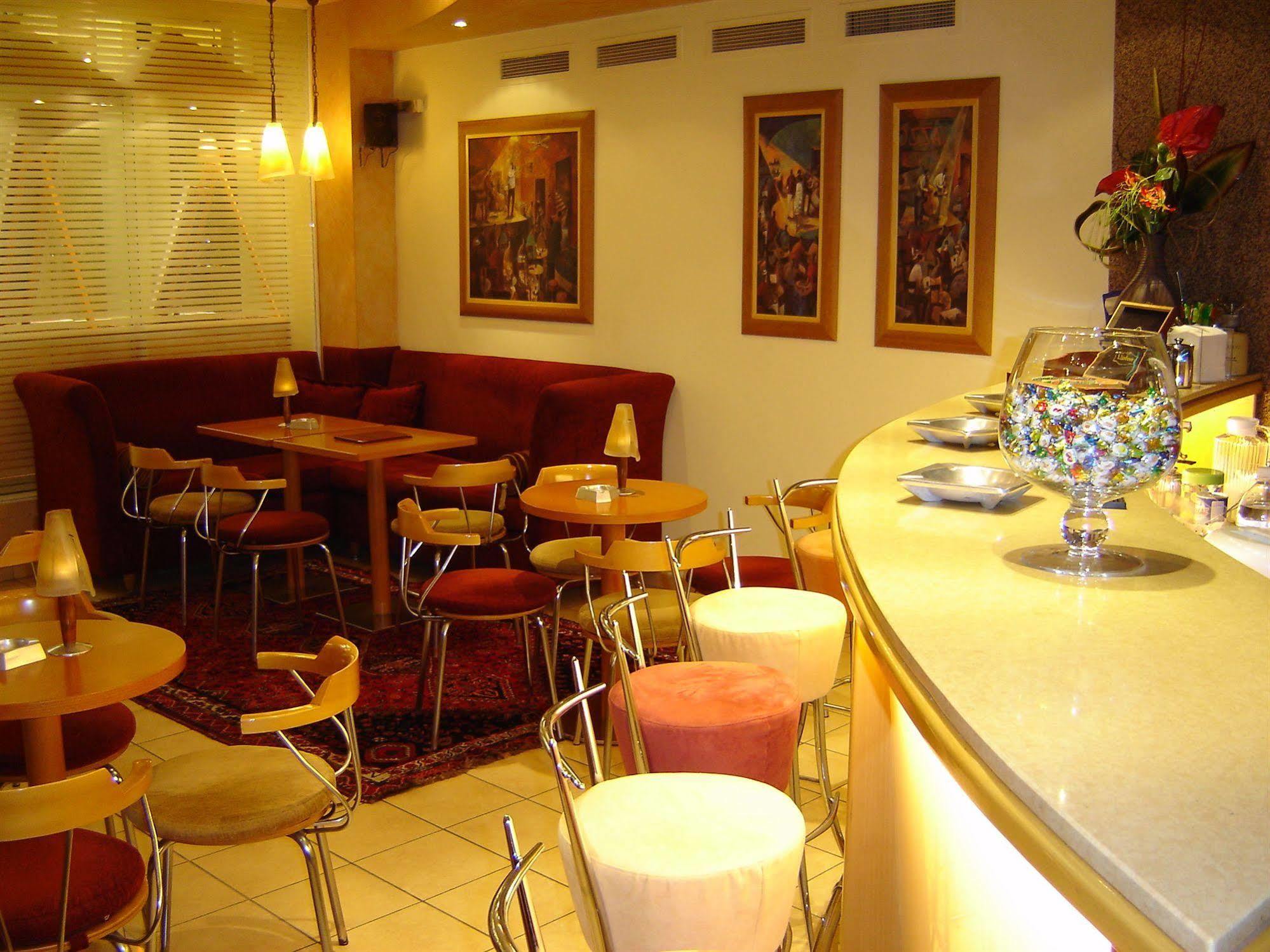 Nepheli Hotel เทสซาโลนิกิ ร้านอาหาร รูปภาพ