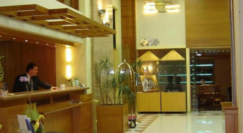 Nepheli Hotel เทสซาโลนิกิ ภายนอก รูปภาพ